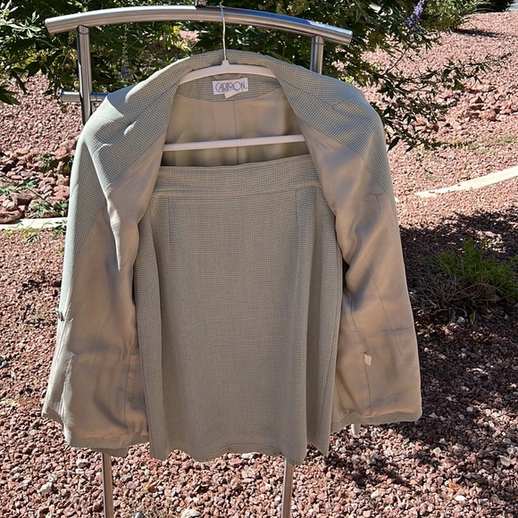 Cartoon business suit jacket and skirt size 36 at Europe, used looking new 🔥 - Picture 3 of 7